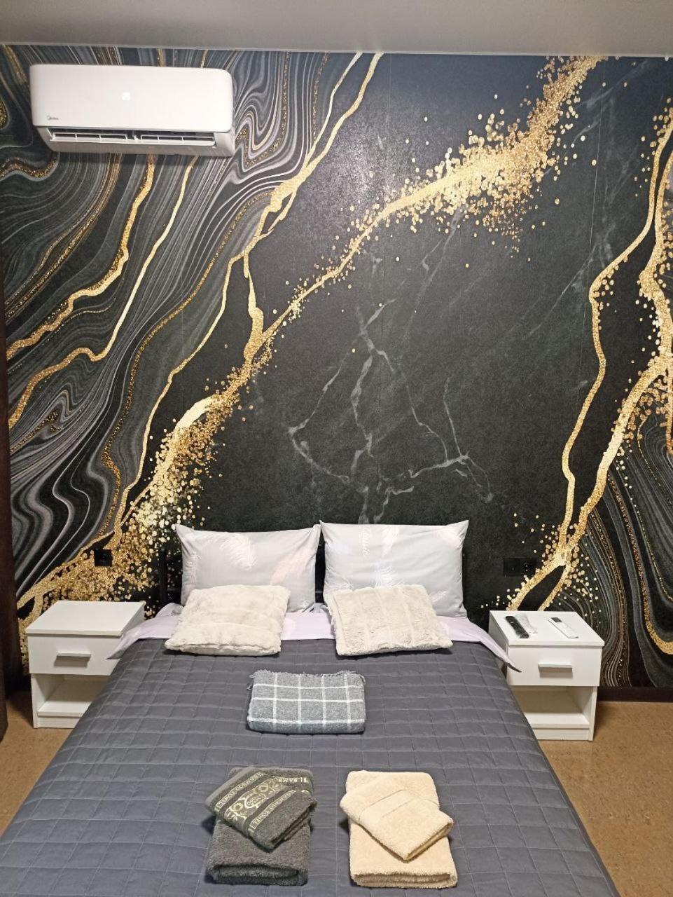 Academic St. Apartment Kharkiv Eksteriør bilde